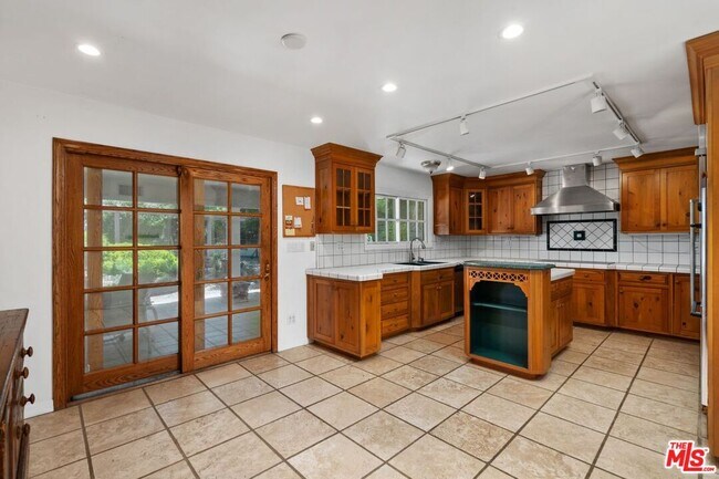 Building Photo - 21663 Ulmus Dr