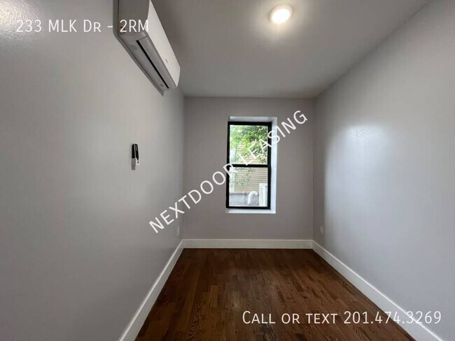 Building Photo - 233 MLK Dr-2RM
