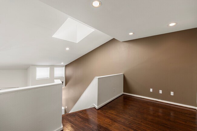 Building Photo - 349 Sydnor St