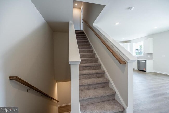 Building Photo - 715 Platinum Dr
