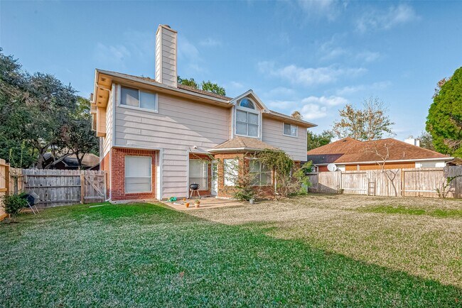 Building Photo - 211 Rolling Plains Dr
