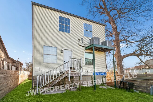 Building Photo - 2632 Annette St