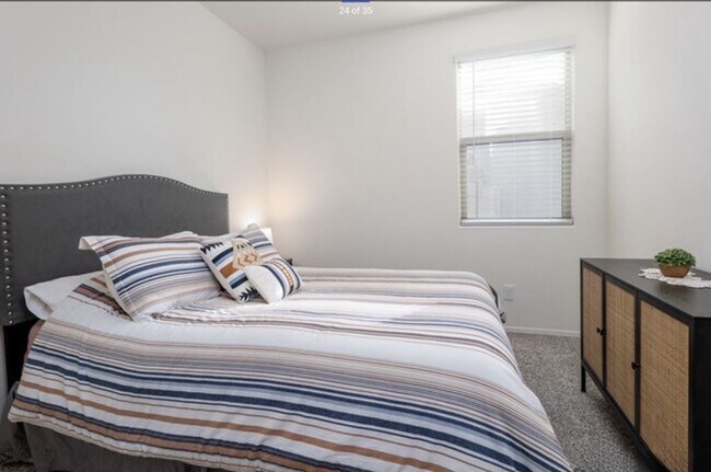 Building Photo - Beautifully Upgraded 4 - Bedroom 2 - Bath ...