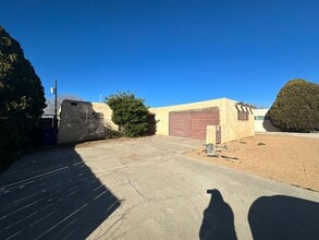 Building Photo - 3 bedroom 3 bath