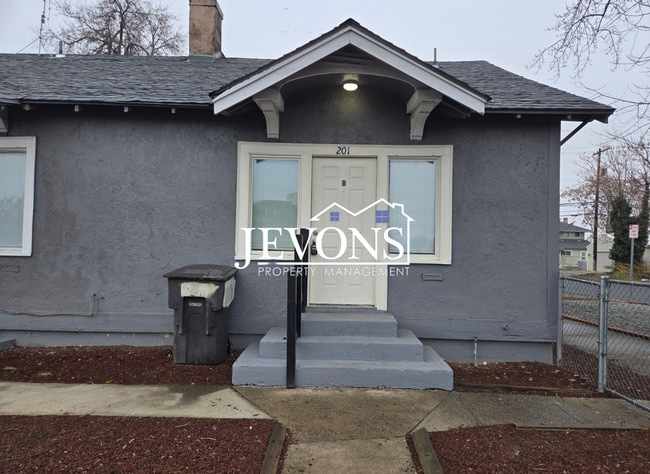 Building Photo - 201 N 6th St