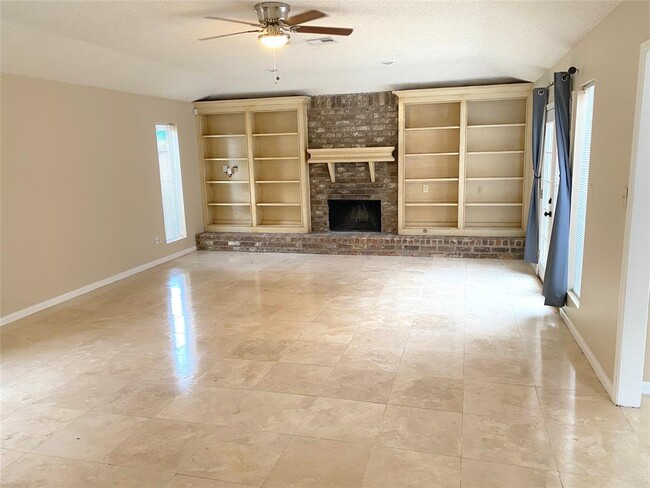 Building Photo - 1103 Forest Home Dr