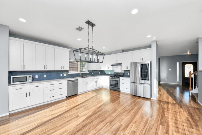 Building Photo - 16319 Autumn Leigh Dr