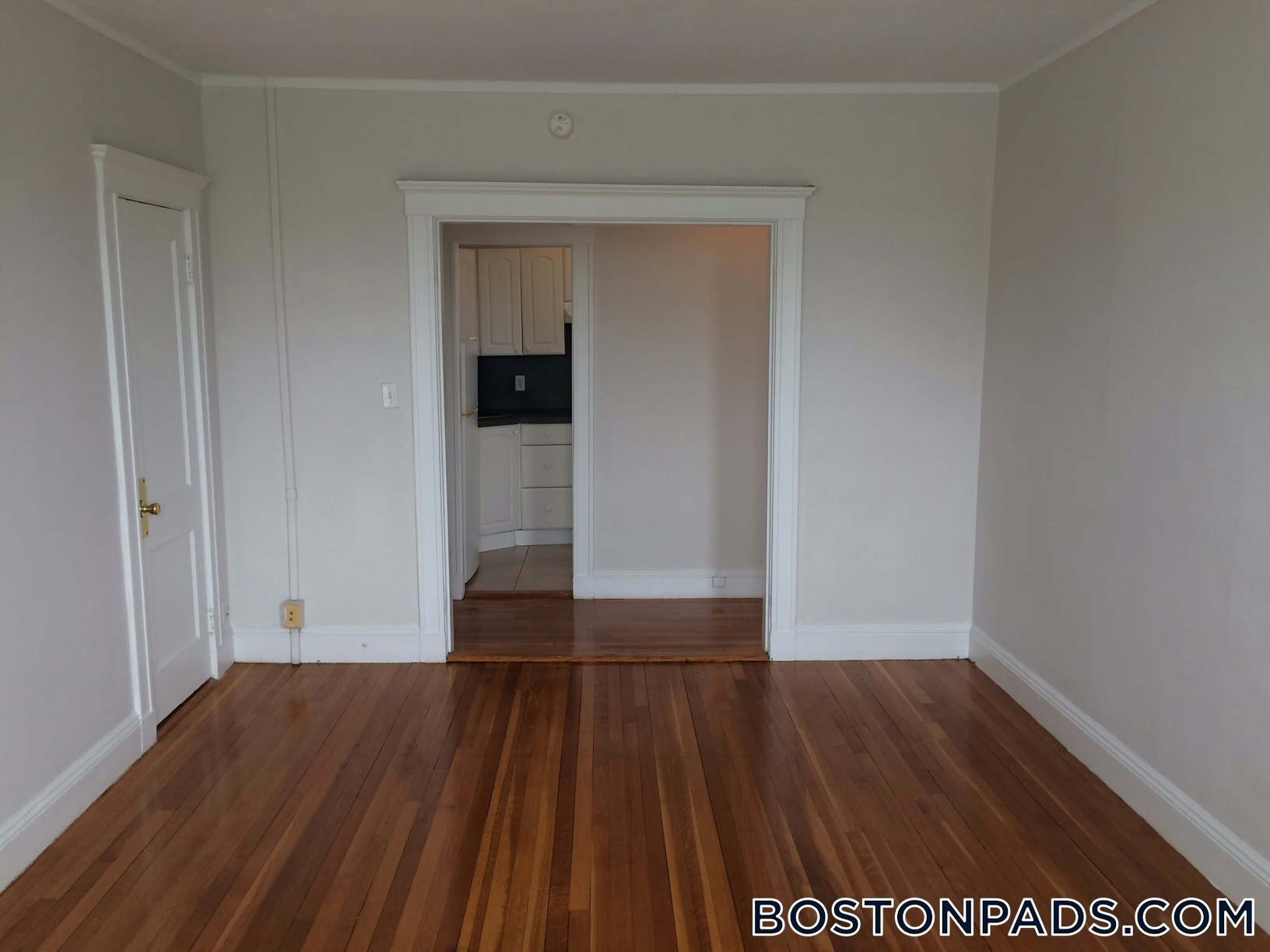 Building Photo - 121 Park Dr