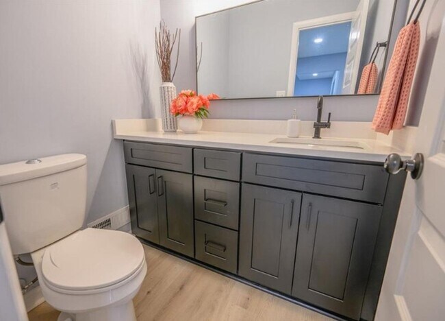 Building Photo - Fully renovated 4BR, 2.5BA home in the highly desired Great Neck Meadows!