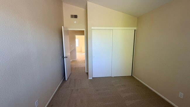 Building Photo - Oakley beautiful 3 bedroom 2 bath w/vaulted ceilings & much more