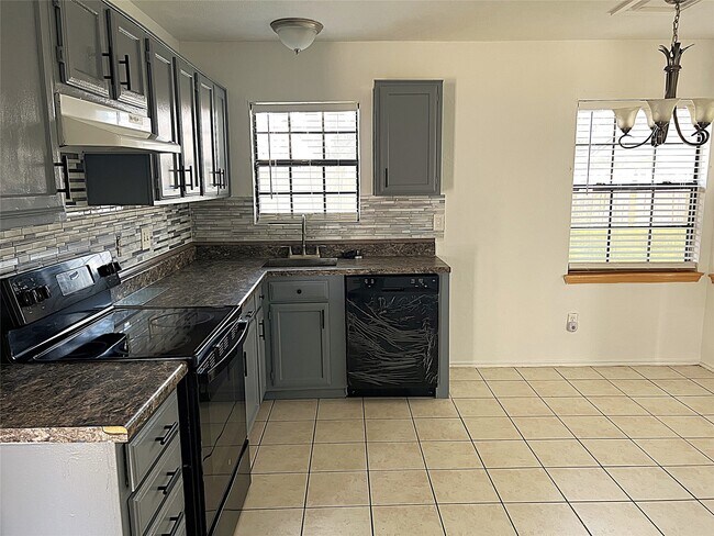 Building Photo - 19906 Rising Star Dr