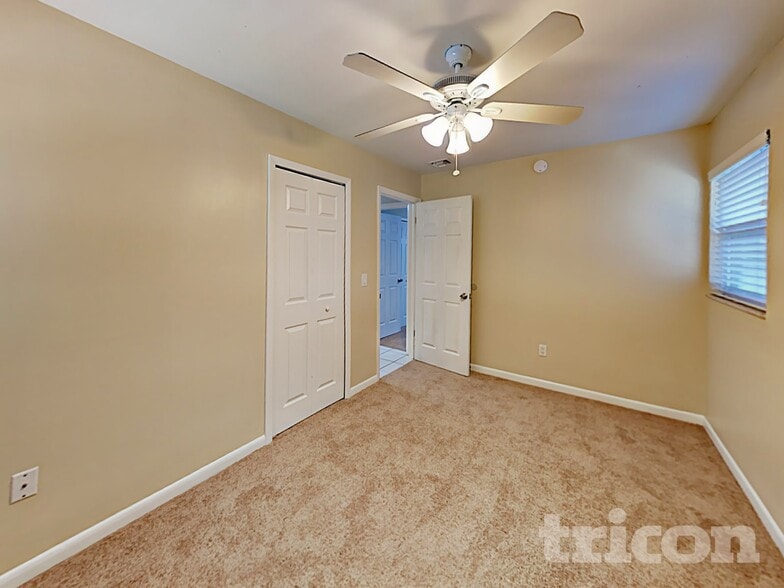 Building Photo - 120 N Alderwood St