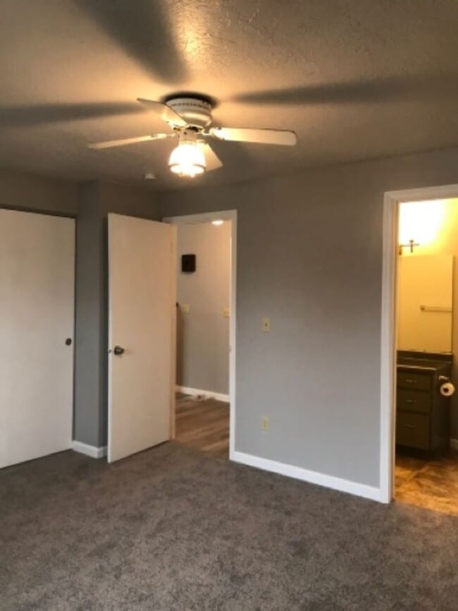 Building Photo - 297 Monroe Pl