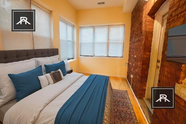 Building Photo - 3 bedroom in Brookline MA 02446