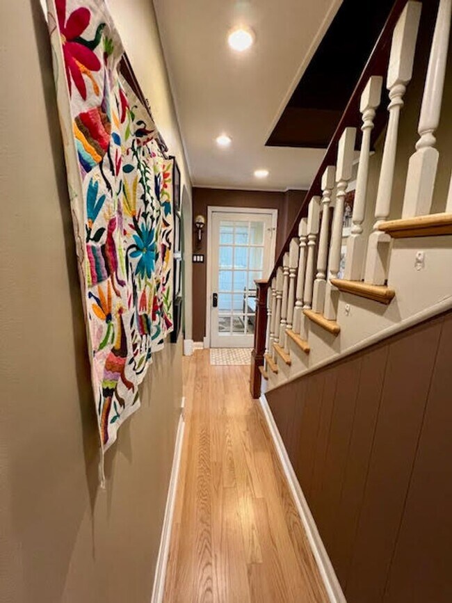 Building Photo - Fully Furnished Beautifully Restored Vinta...