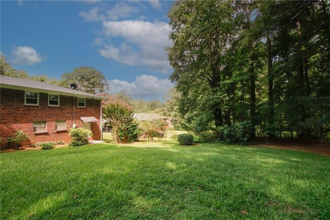 Building Photo - 840 Howard Ct SW