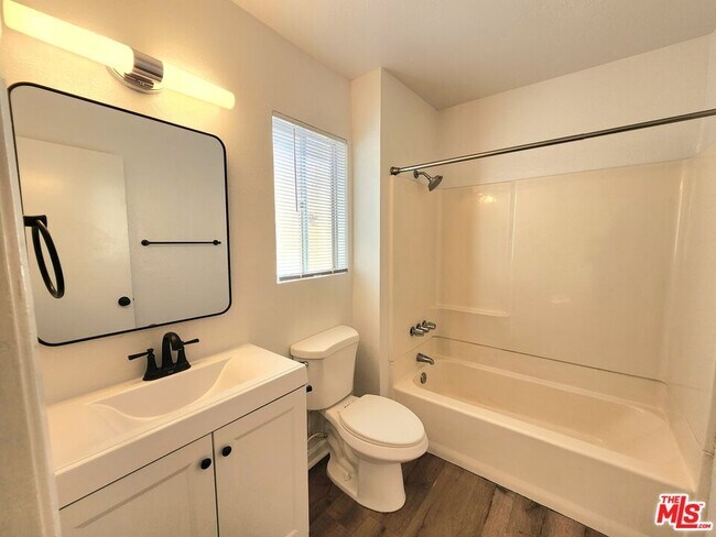 Building Photo - 165 N Hamilton Ave