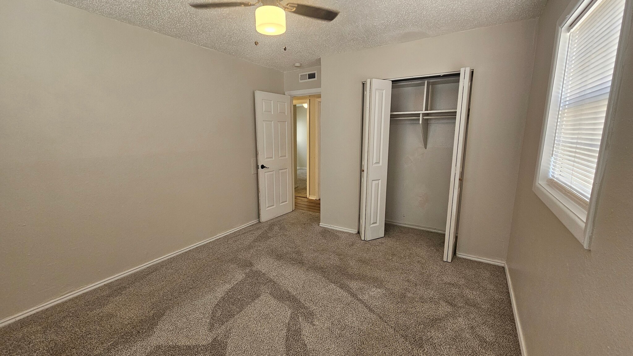 Building Photo - 1006 S Plains Park Dr