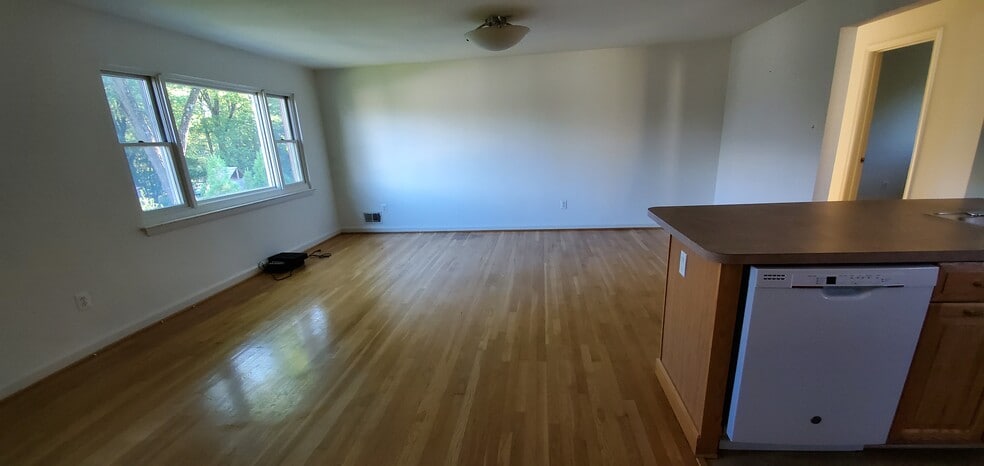great room - 4114 18th Rd N