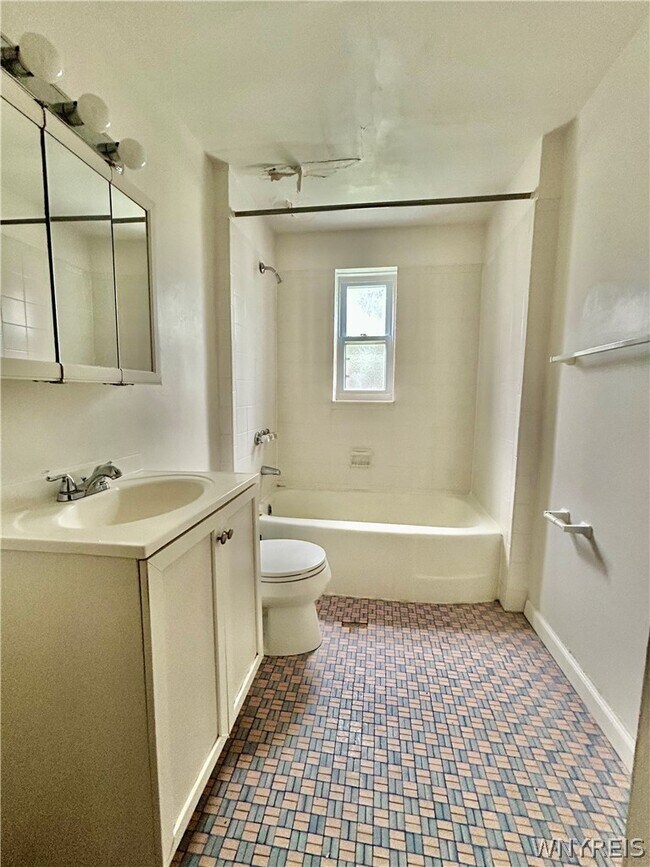 Building Photo - 12 Latona Ct