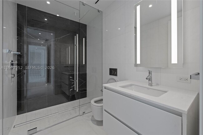 Building Photo - 300 Biscayne Blvd