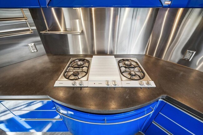 Building Photo - 237 High St