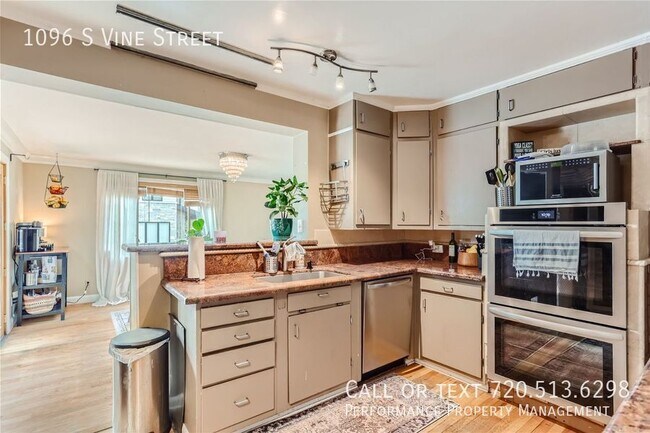 Building Photo - 1096 S Vine St