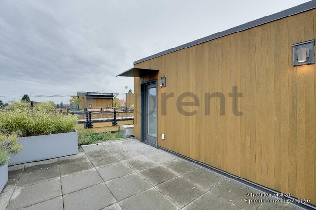 Building Photo - 3300 NE 65th St