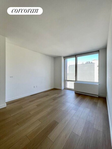 Building Photo - 550 W 45th St