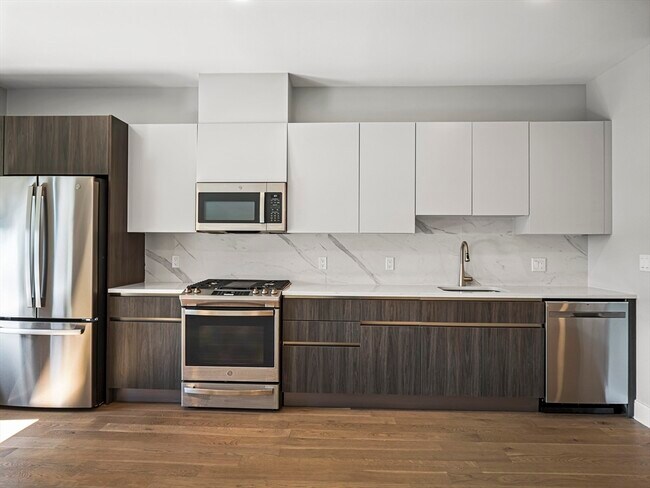 Building Photo - 9 Central St