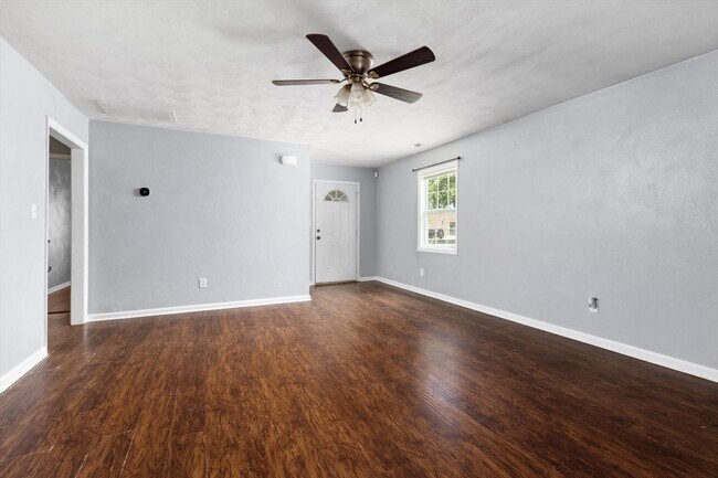 Building Photo - Stylish 3BR/2BA Single-Level Living in Nor...
