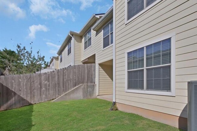 Building Photo - 130 Bolero Way