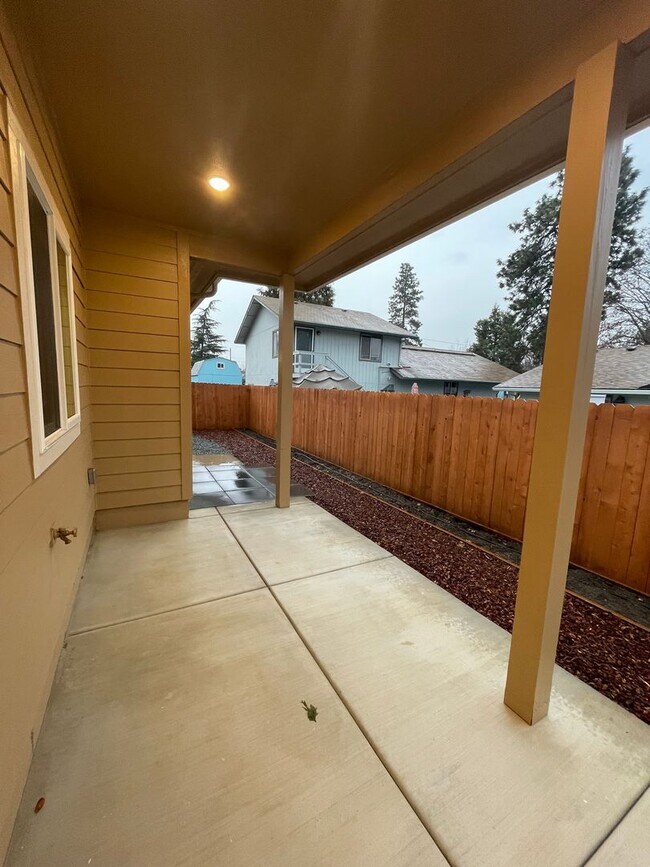 Building Photo - 410 4th St