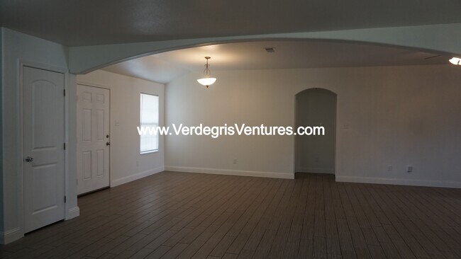 Building Photo - 9520 Prairieview Dr