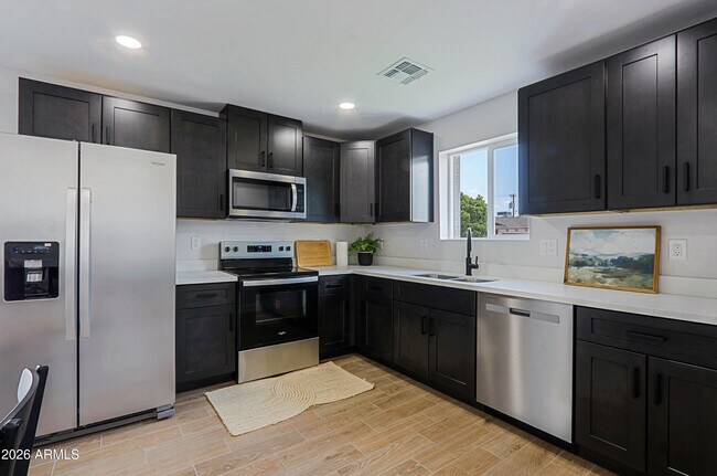 Building Photo - 454 S Pioneer