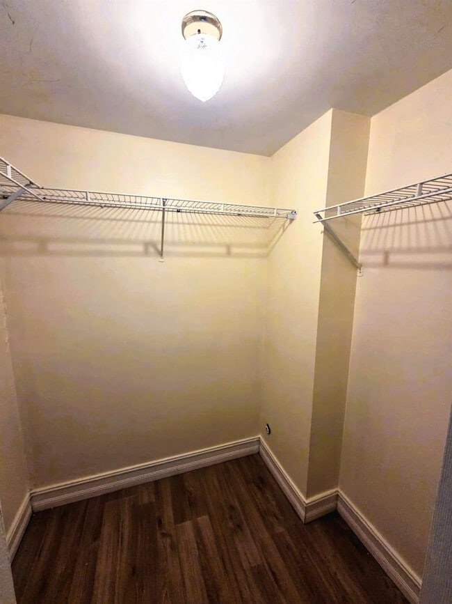 Building Photo - 7901 S Colony Cir