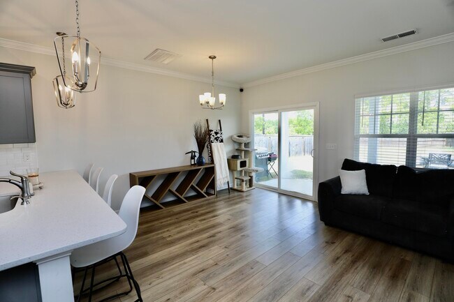 Building Photo - 1052 Ashcroft Cir