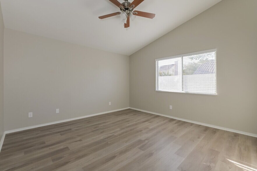 Building Photo - 682 Covina Dr