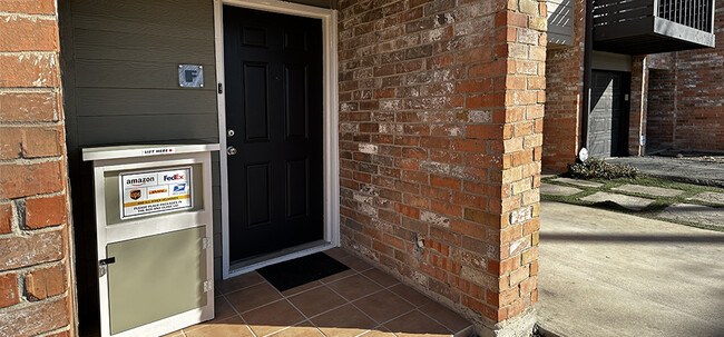 Private package locker by front door for worry-free deliveries! - 8710 Park Ln