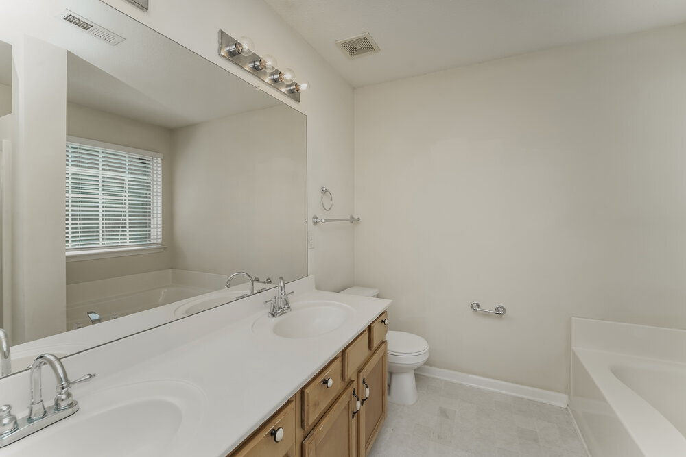 Building Photo - 5900 Hidden Meadow Ln