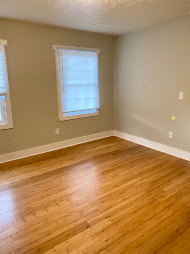 Building Photo - 5 Bedroom, 2.5 Bathroom house, Super convenient location! Arden