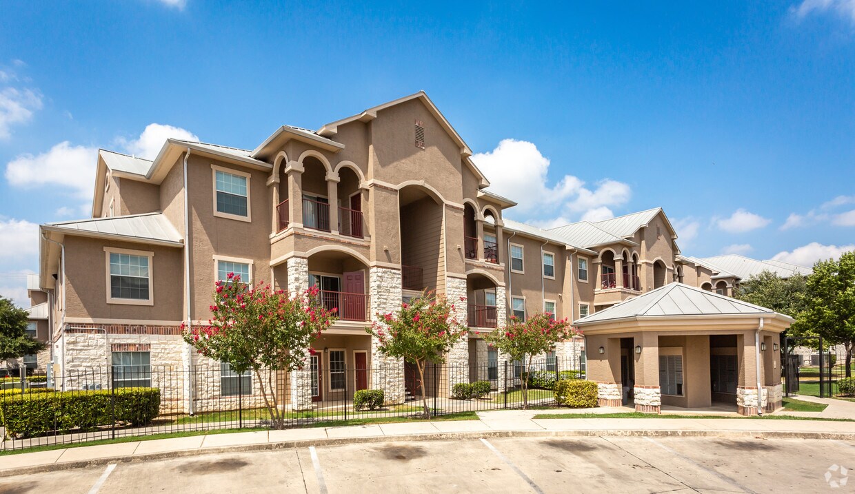 301 converse center st converse tx