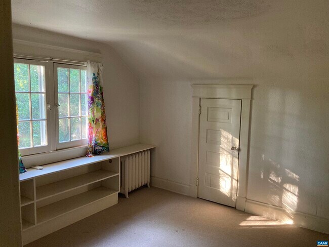 Building Photo - 6 Gildersleeve Wood