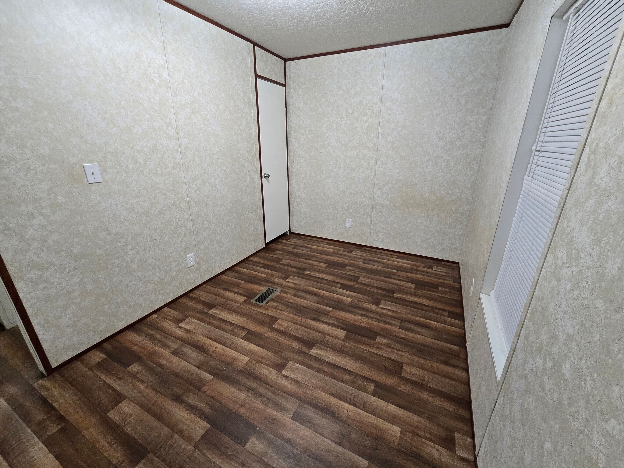 Building Photo - 1431 W 22nd St