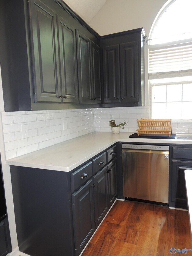 Building Photo - 104 Kestrel Ct SW
