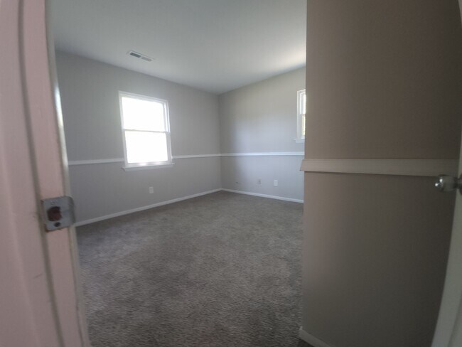 Building Photo - 846 Drawbridge Dr