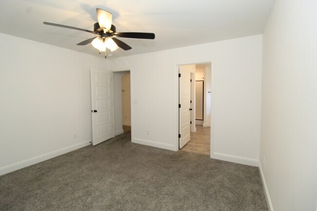 Building Photo - 1450 Ari Ave