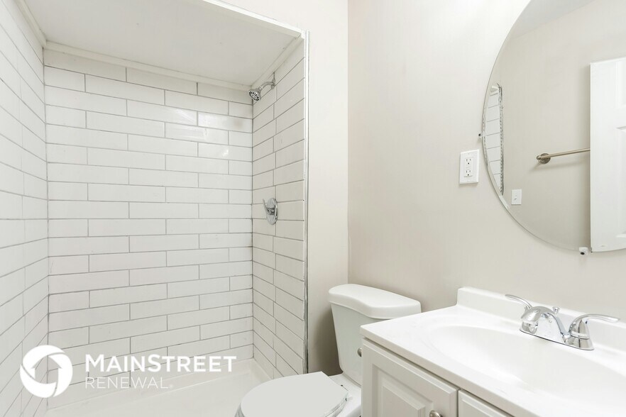 Building Photo - 910 Silverstone Dr