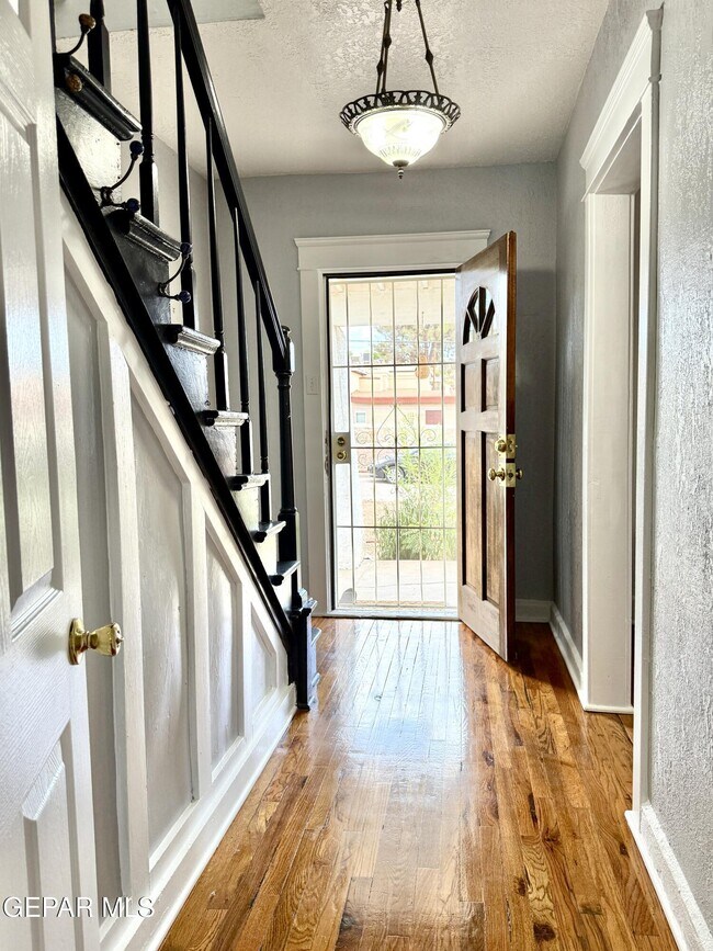 Building Photo - 611 New York Ave