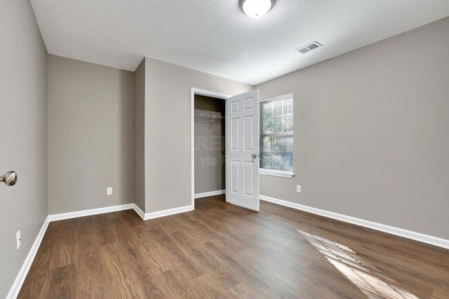 Building Photo - 120 Family